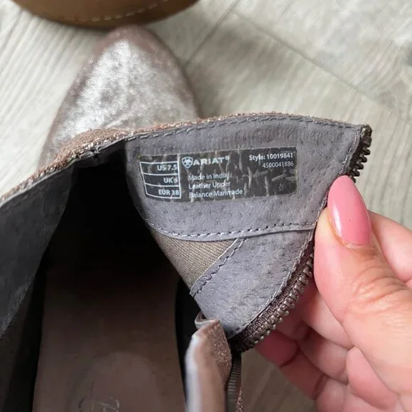 Ariat Unbridled Layla Leather Heel Shimmer Silver Metallic Ankle Boots SZ 7.5 - Picture 6 of 8